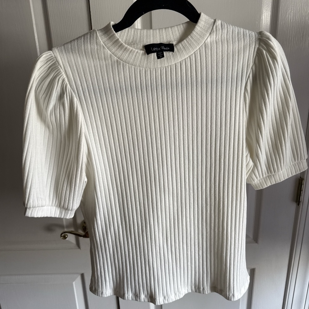 Lea & Viola Women's Cream Ribbed Short Sleeve Top